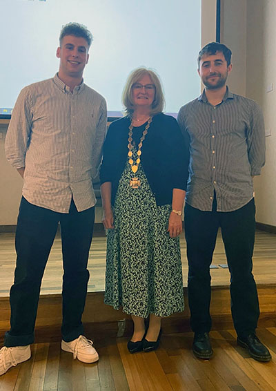 The winning prize was awarded to Benjamin Picker and Antonio de Rosa, third year medical students from the University of Liverpool.